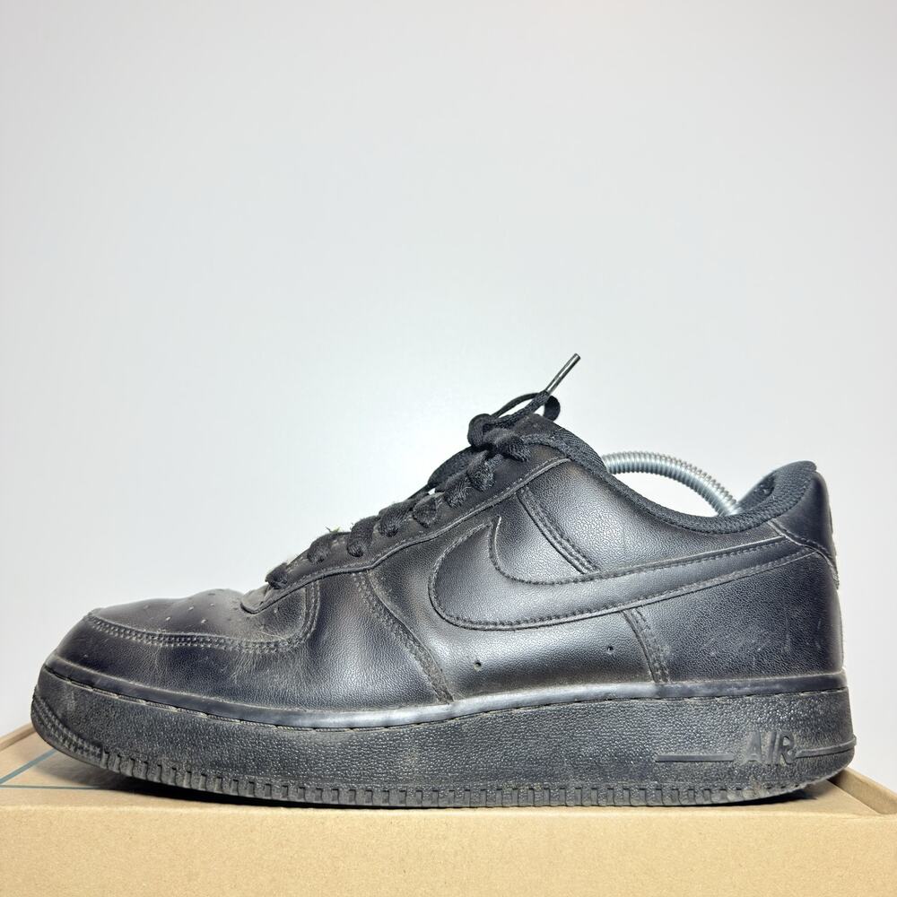 Nike Air Force 1 Low Triple Black Mens Size 9 Shoes Classic AF1 Leather Sneakers